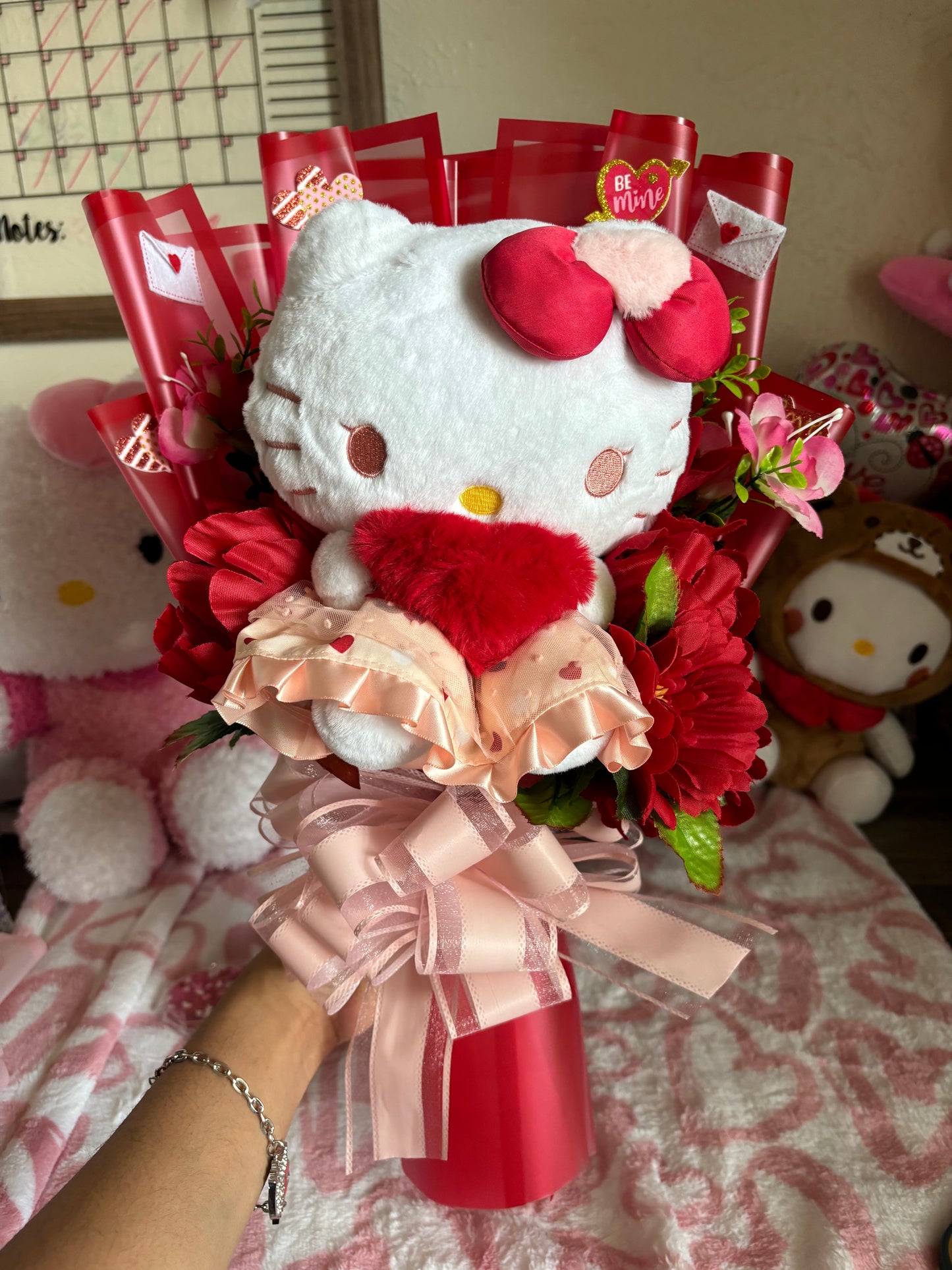 Vintage Hello Kitty Valentines Plushyquet💘