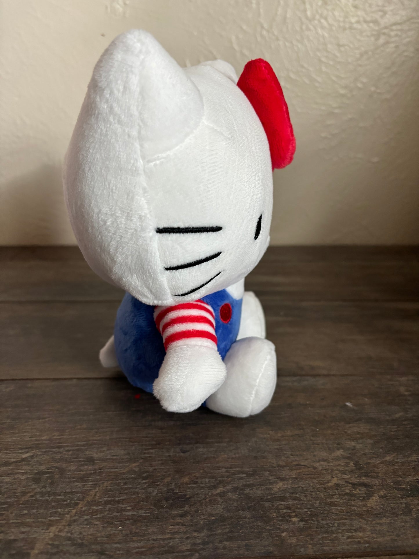 Hello kitty plushy💙